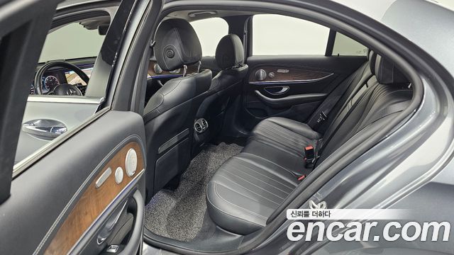 Mercedes-Benz E-Class E300 4MATIC Exclusive