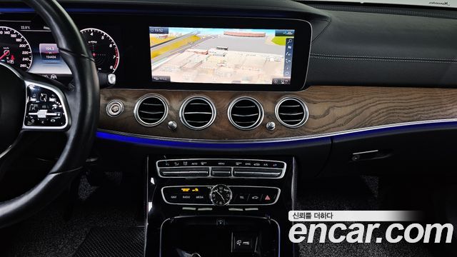 Mercedes-Benz E-Class E300 4MATIC Exclusive