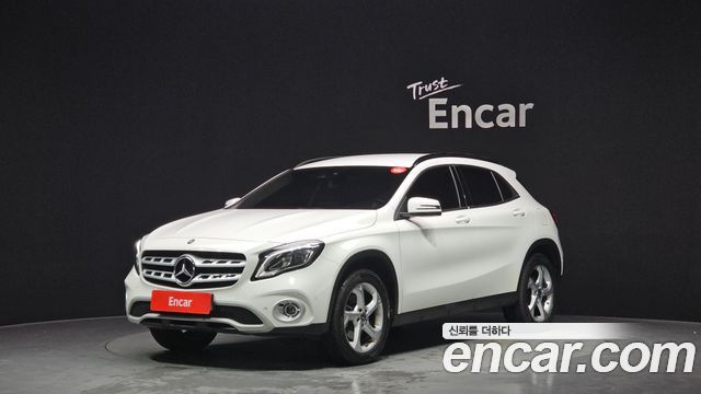 Mercedes-Benz GLA-Class GLA220