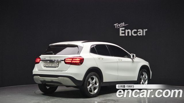 Mercedes-Benz GLA-Class GLA220
