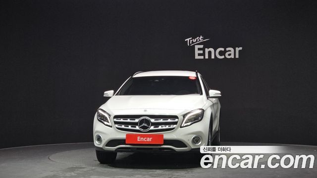 Mercedes-Benz GLA-Class GLA220