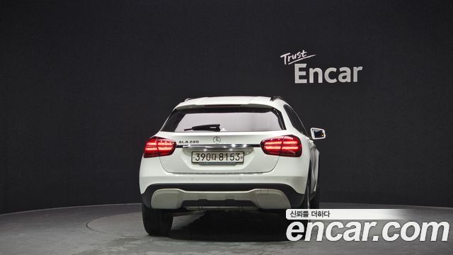 Mercedes-Benz GLA-Class GLA220
