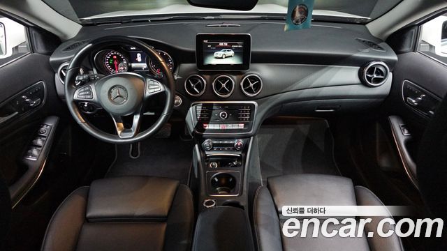 Mercedes-Benz GLA-Class GLA220
