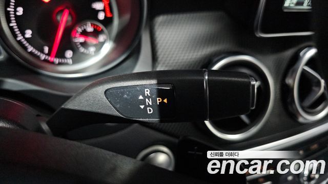 Mercedes-Benz GLA-Class GLA220