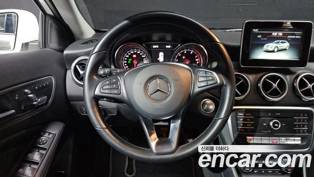 Mercedes-Benz GLA-Class GLA220