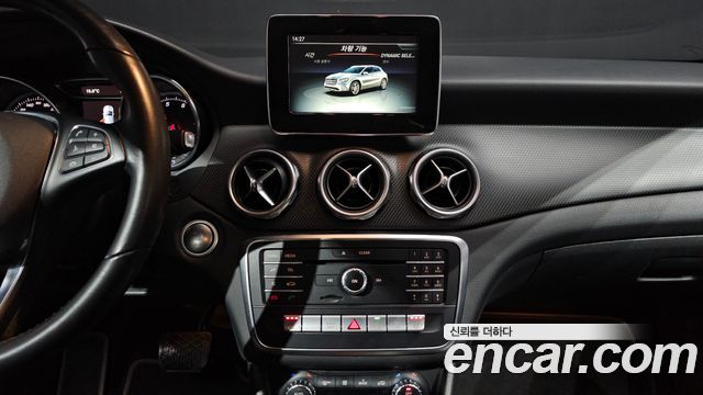 Mercedes-Benz GLA-Class GLA220