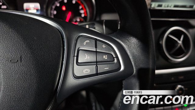 Mercedes-Benz GLA-Class GLA220
