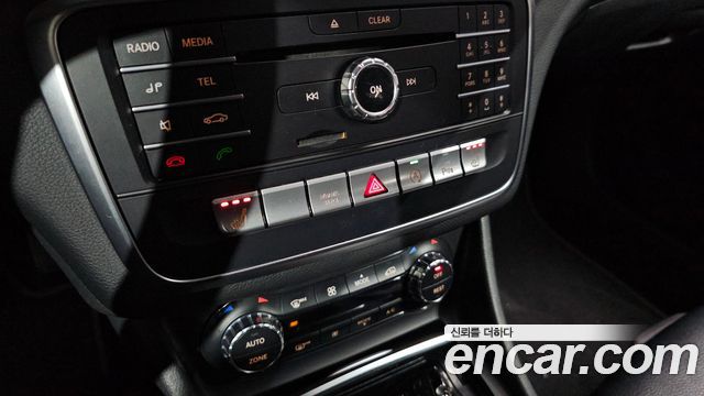 Mercedes-Benz GLA-Class GLA220