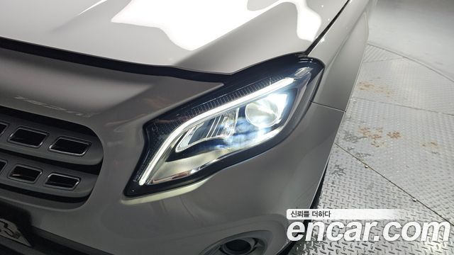Mercedes-Benz GLA-Class GLA220