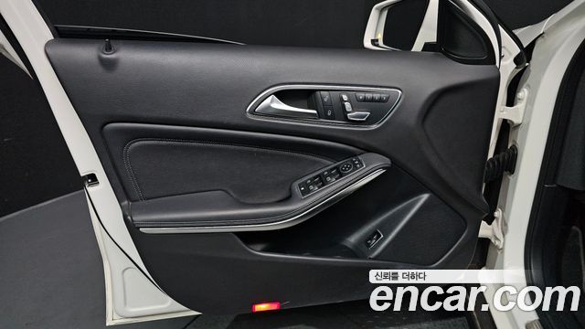 Mercedes-Benz GLA-Class GLA220