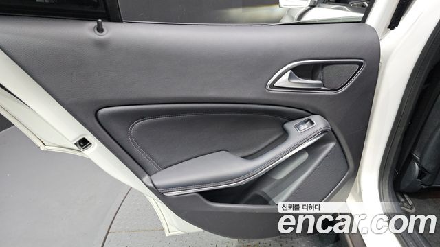 Mercedes-Benz GLA-Class GLA220