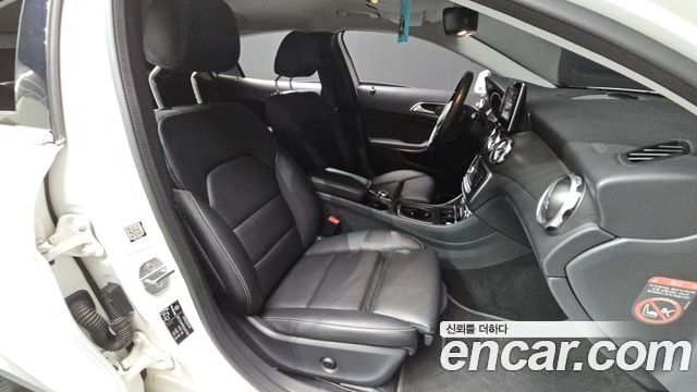 Mercedes-Benz GLA-Class GLA220