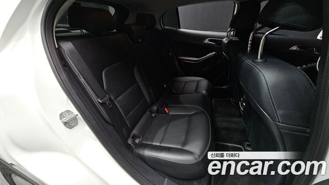 Mercedes-Benz GLA-Class GLA220