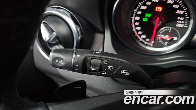 Mercedes-Benz GLA-Class GLA220
