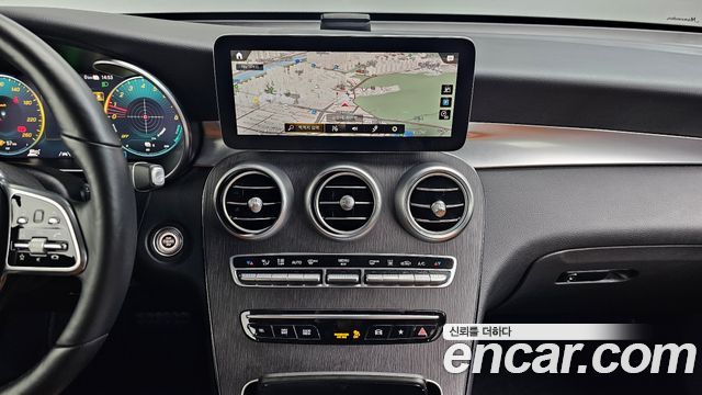 Mercedes-Benz GLC-Class GLC300e 4MATIC Coupe