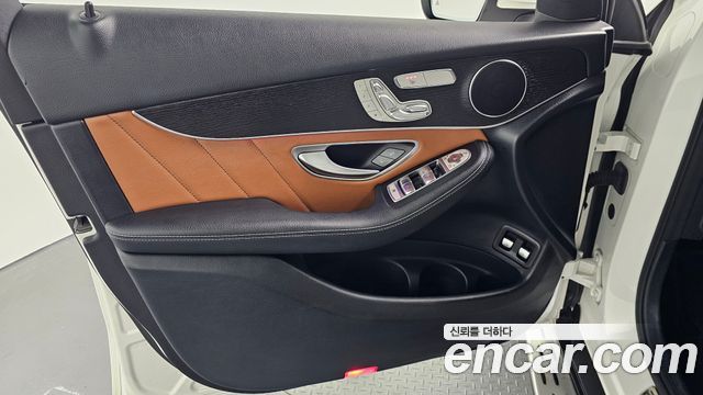 Mercedes-Benz GLC-Class GLC300e 4MATIC Coupe
