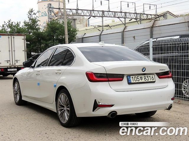 BMW 3-Series 330e Luxury