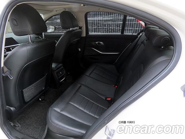 BMW 3-Series 330e Luxury