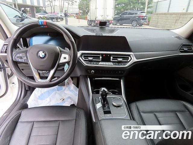 BMW 3-Series 330e Luxury