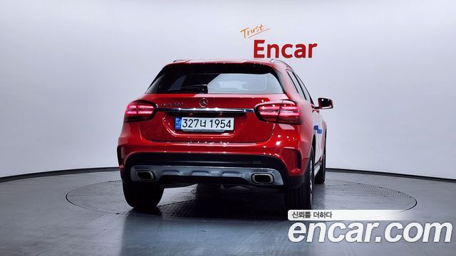 Mercedes-Benz GLA-Class GLA220