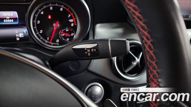Mercedes-Benz GLA-Class GLA220