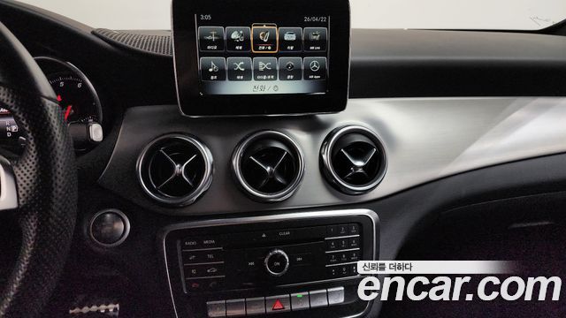 Mercedes-Benz GLA-Class GLA220