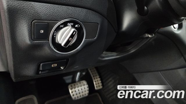 Mercedes-Benz GLA-Class GLA220