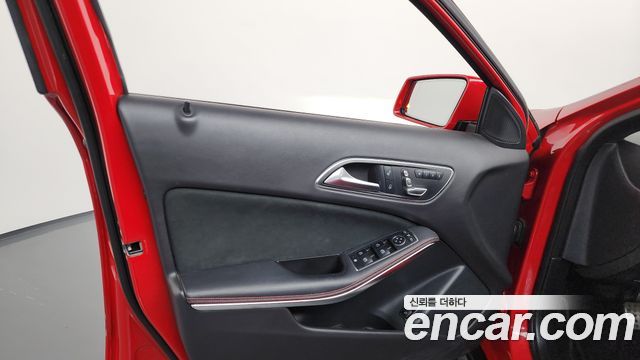 Mercedes-Benz GLA-Class GLA220