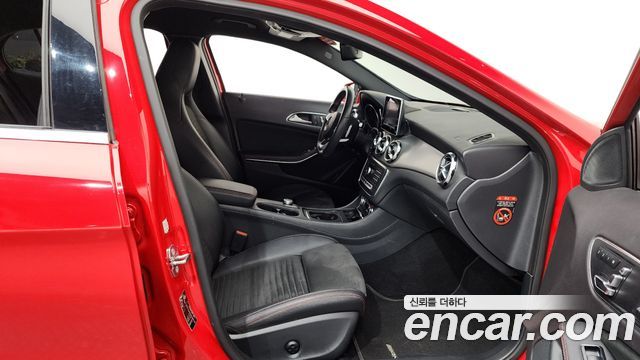 Mercedes-Benz GLA-Class GLA220