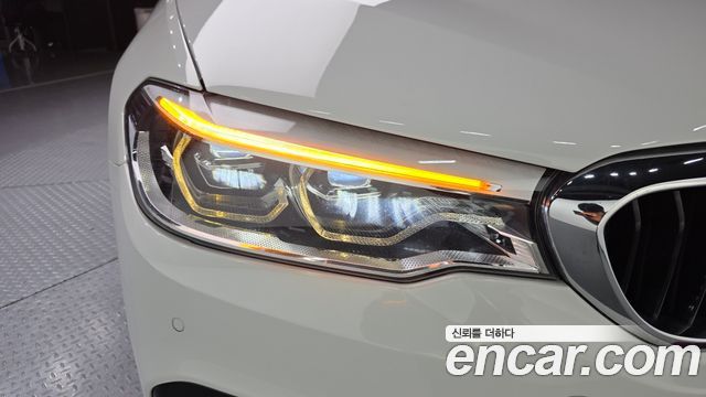 BMW 5-Series 520d xDrive M Sport Package Plus