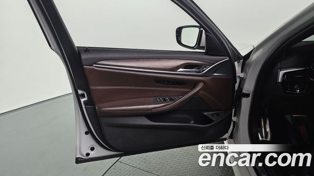 BMW 5-Series 520d xDrive M Sport Package Plus