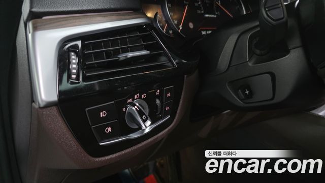 BMW 5-Series 520d xDrive M Sport Package Plus