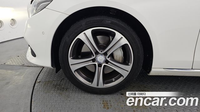 Mercedes-Benz E-Class E300 AV Intelligent Drive