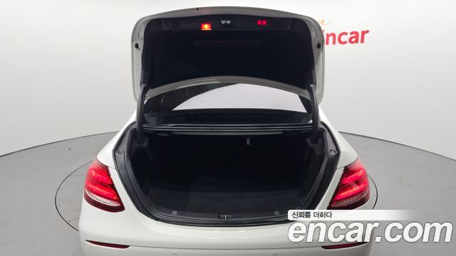 Mercedes-Benz E-Class E300 AV Intelligent Drive