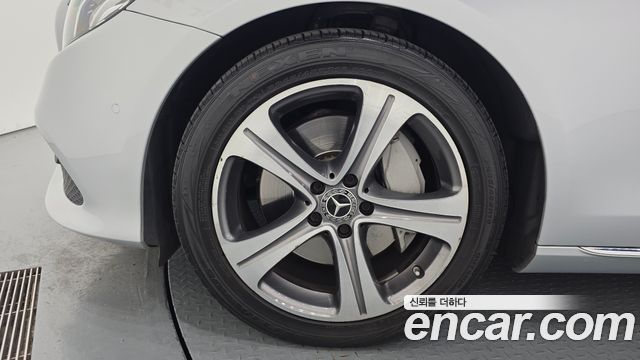 Mercedes-Benz E-Class E300 Avantgarde