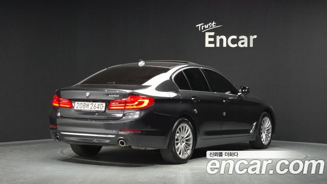 BMW 5-Series 520i Luxury