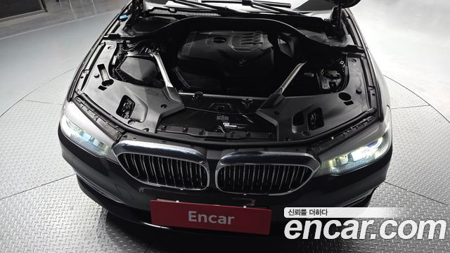 BMW 5-Series 520i Luxury