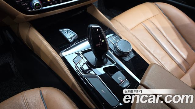BMW 5-Series 520i Luxury