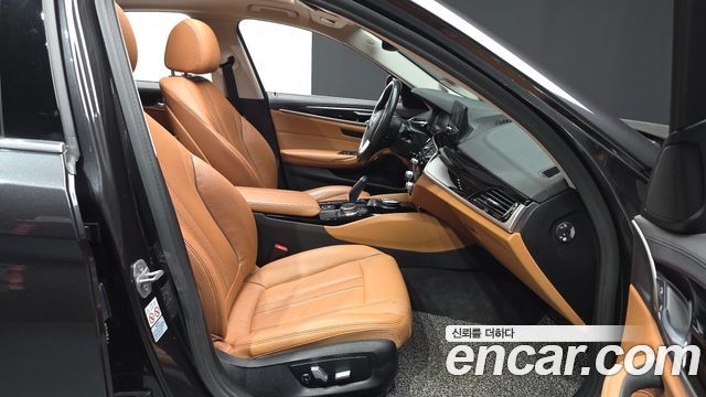 BMW 5-Series 520i Luxury