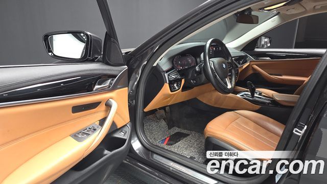 BMW 5-Series 520i Luxury