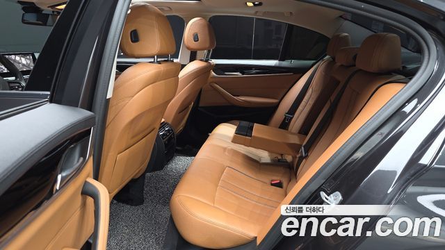 BMW 5-Series 520i Luxury