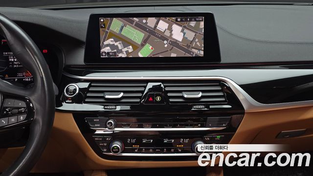 BMW 5-Series 520i Luxury