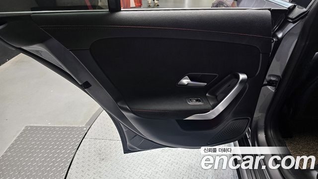 Mercedes-Benz CLA-Class CLA250 4MATIC