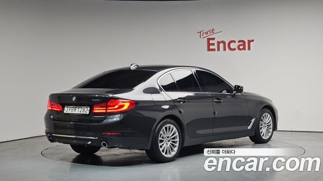 BMW 5-Series 520i Luxury