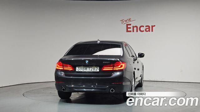 BMW 5-Series 520i Luxury
