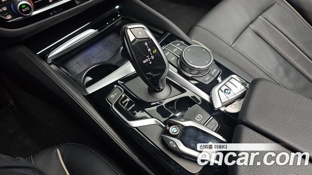 BMW 5-Series 520i Luxury