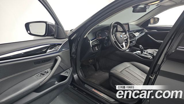 BMW 5-Series 520i Luxury