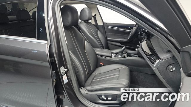BMW 5-Series 520i Luxury