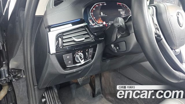 BMW 5-Series 520i Luxury
