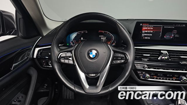 BMW 5-Series 520i Luxury
